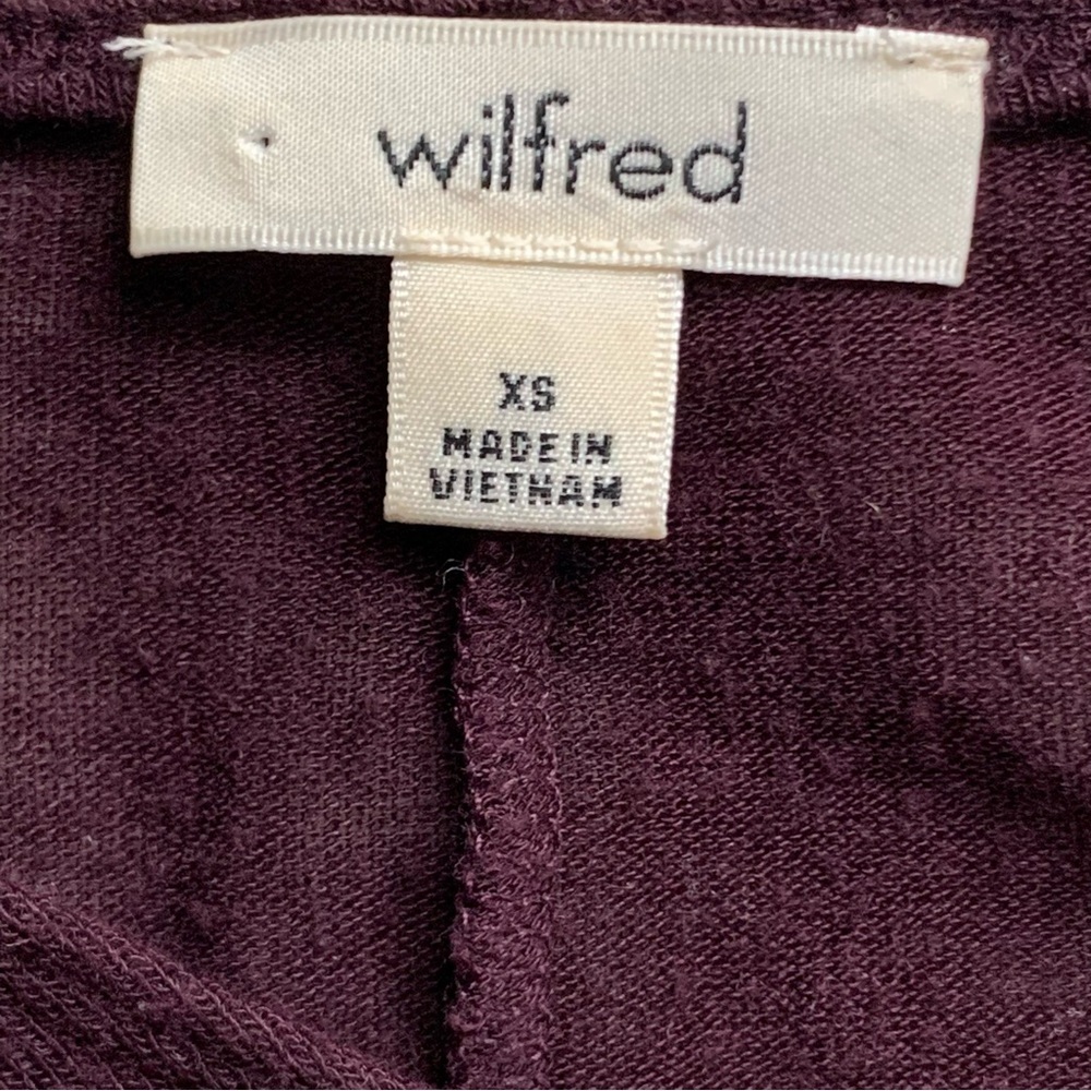 Aritzia Wilfred V-Neck Lightweight Sweater Size XS Plum Dark Purple Long Sleeves - Picture 7 of 10